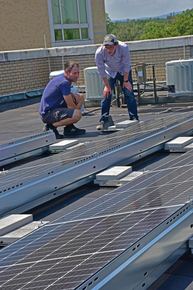 杰夫·格罗夫在谢泼德的太阳能装置